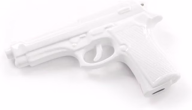 Seletti Memorabilia My Gun in porcellana bianca per uso da tavola