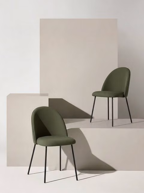 Set di 2 sedie imbottite Tall Kenay Home verde scuro e nero con struttura in metallo – 1