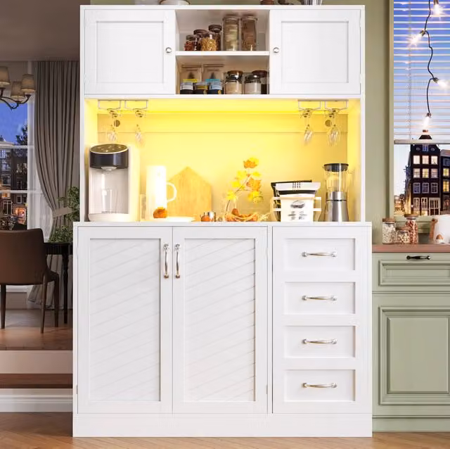 Credenza alta bianca in MDF con illuminazione integrata, 4 ante, 2 cassetti e portabottiglie per cucina e soggiorno, L/P/H: 120 x 40 x 188 cm