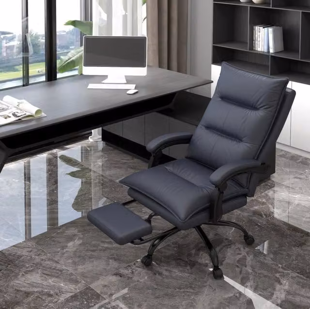Poltrona da ufficio con funzione massaggio e riscaldamento, schienale reclinabile fino a 155°, poggiapiedi estraibile, colore grigio scuro