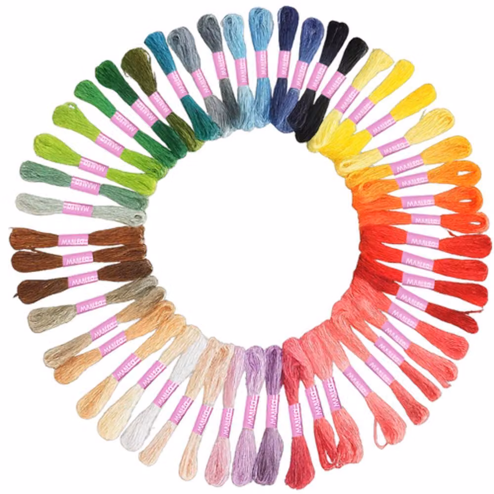 Un set di fili da ricamo colorati, composto da 50 pezzi da 8 metri ciascuno