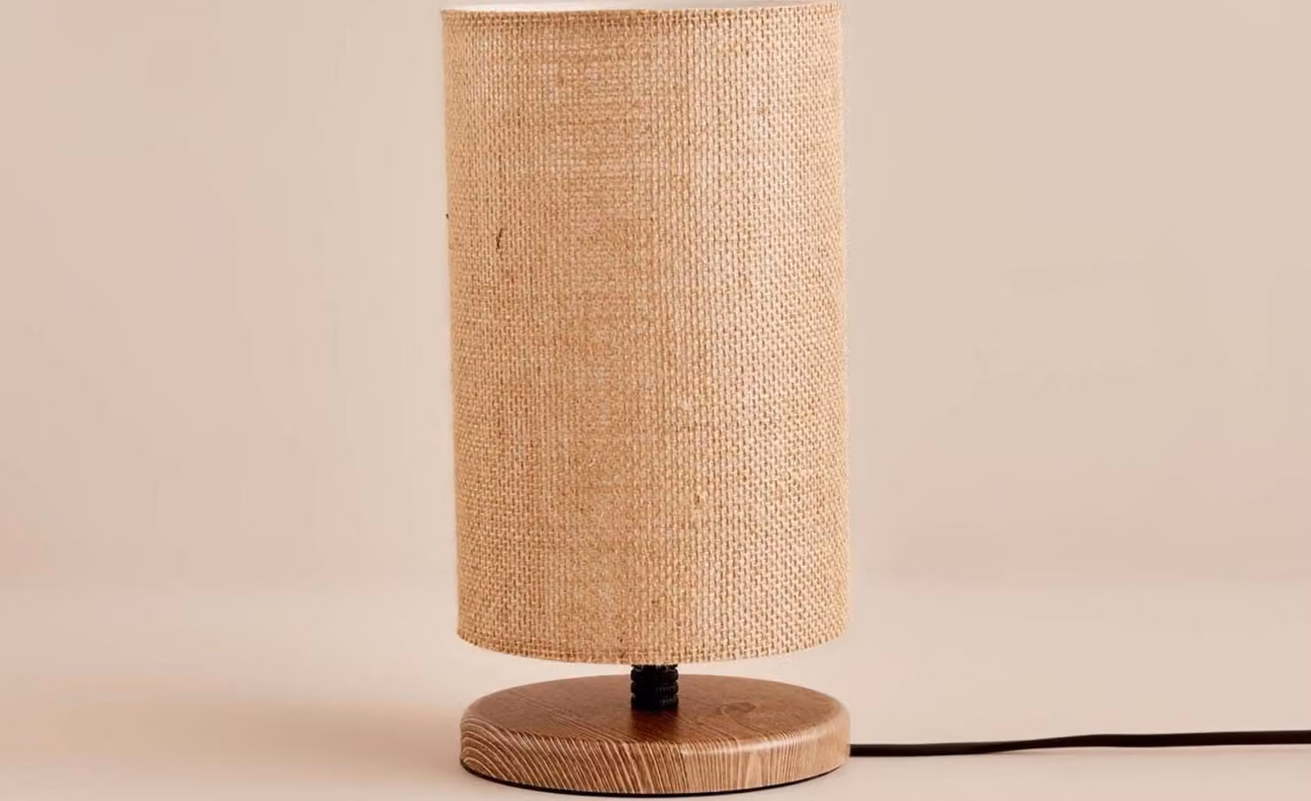 Opviq, lampada da tavolo di alta qualità, beige, altezza 30 cm | 100% tessuto, base in legno, diametro del paralume: 15 cm, altezza: 24 cm | Attacco E14, max. 40 W, ideale per ambienti in stile rustico.
