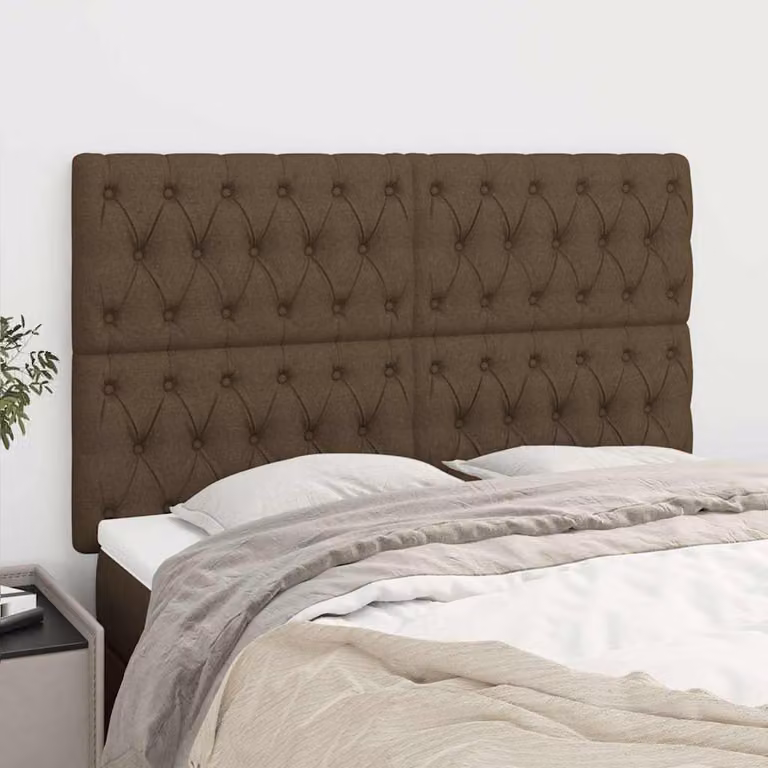 Testiera per letto imbottita vidaXL in tessuto marrone scuro con struttura in legno di larice, L: 144 cm, P: 7 cm, H: 118/128 cm