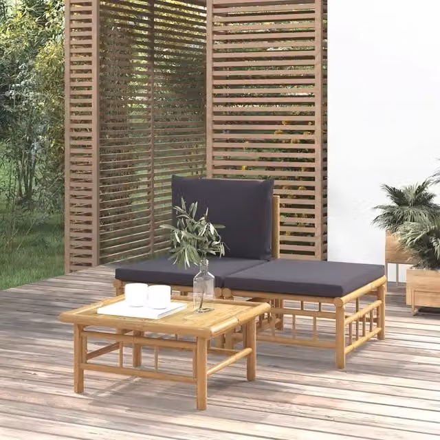 Set Salotto da Giardino vidaXL in Bambu con Divano a 3 Posti, Pouf e Tavolino con Cuscini Grigio Scuro