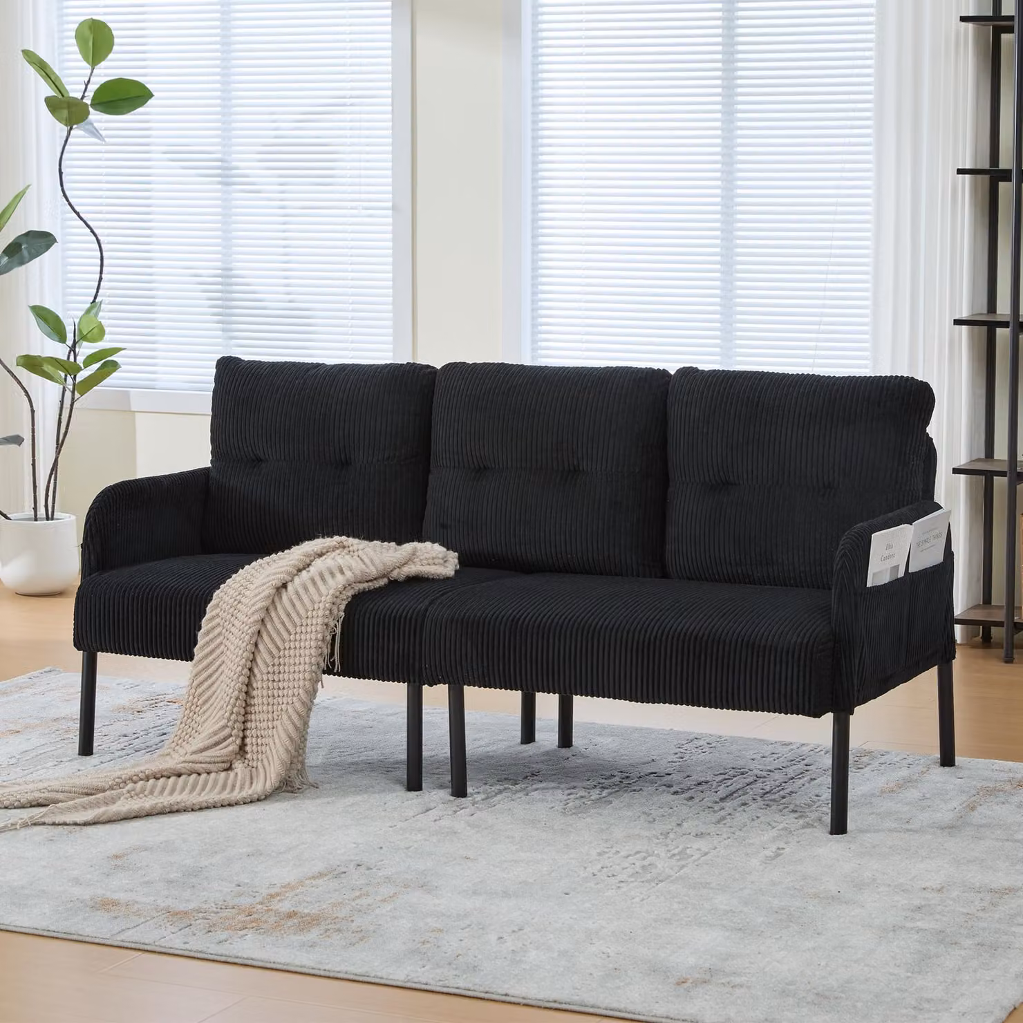 Divano okwish a 3 posti, con chaise longue, dotato di comode tasche laterali, schienale alto, gambe in metallo robuste, ideale per il soggiorno e la camera da letto, colore nero