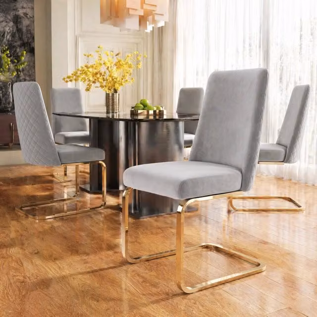 Set di 2 sedie da pranzo MODFU in velluto grigio con schienale trapuntato e gambe in metallo, L: 64,14 cm x P: 63,5 cm x H: 47,63 cm – 1