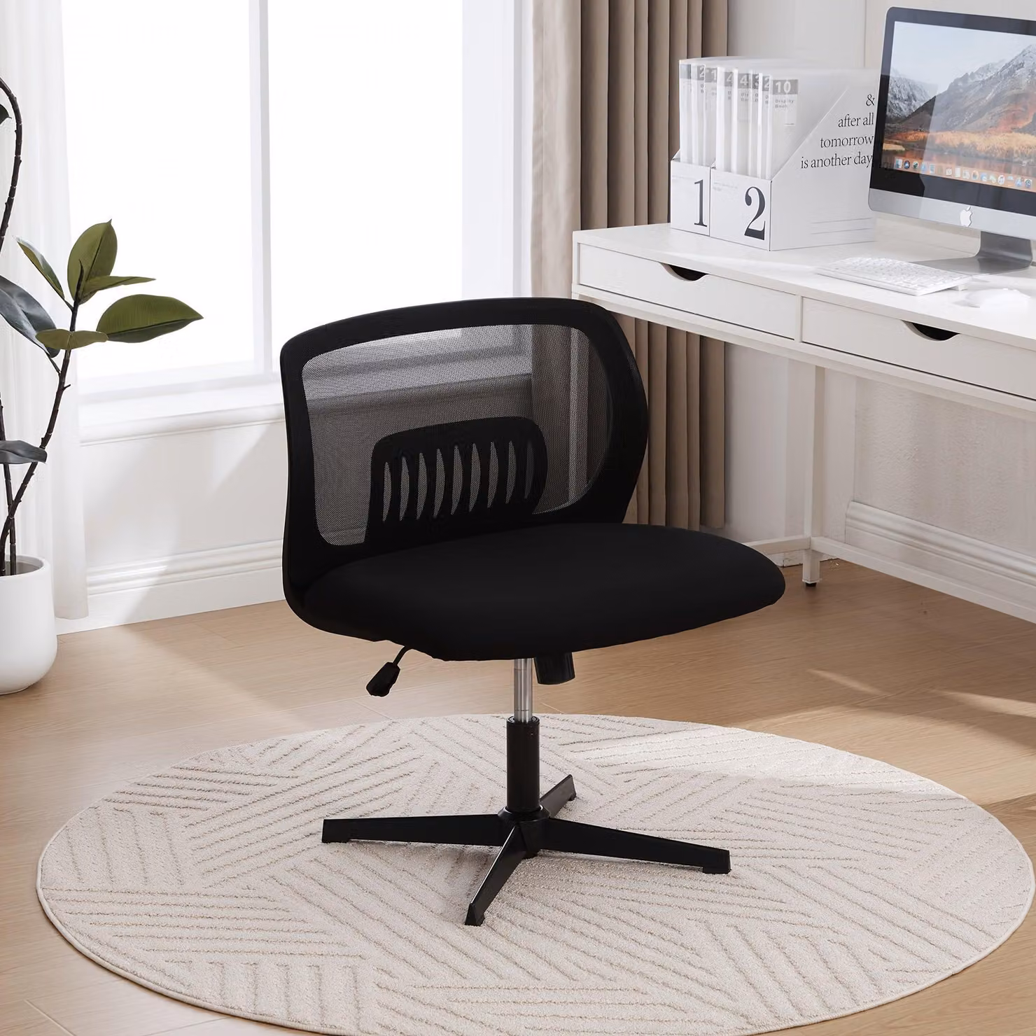 Sedia da ufficio ergonomica senza braccioli, girevole a 360° e regolabile in altezza, con funzione basculante