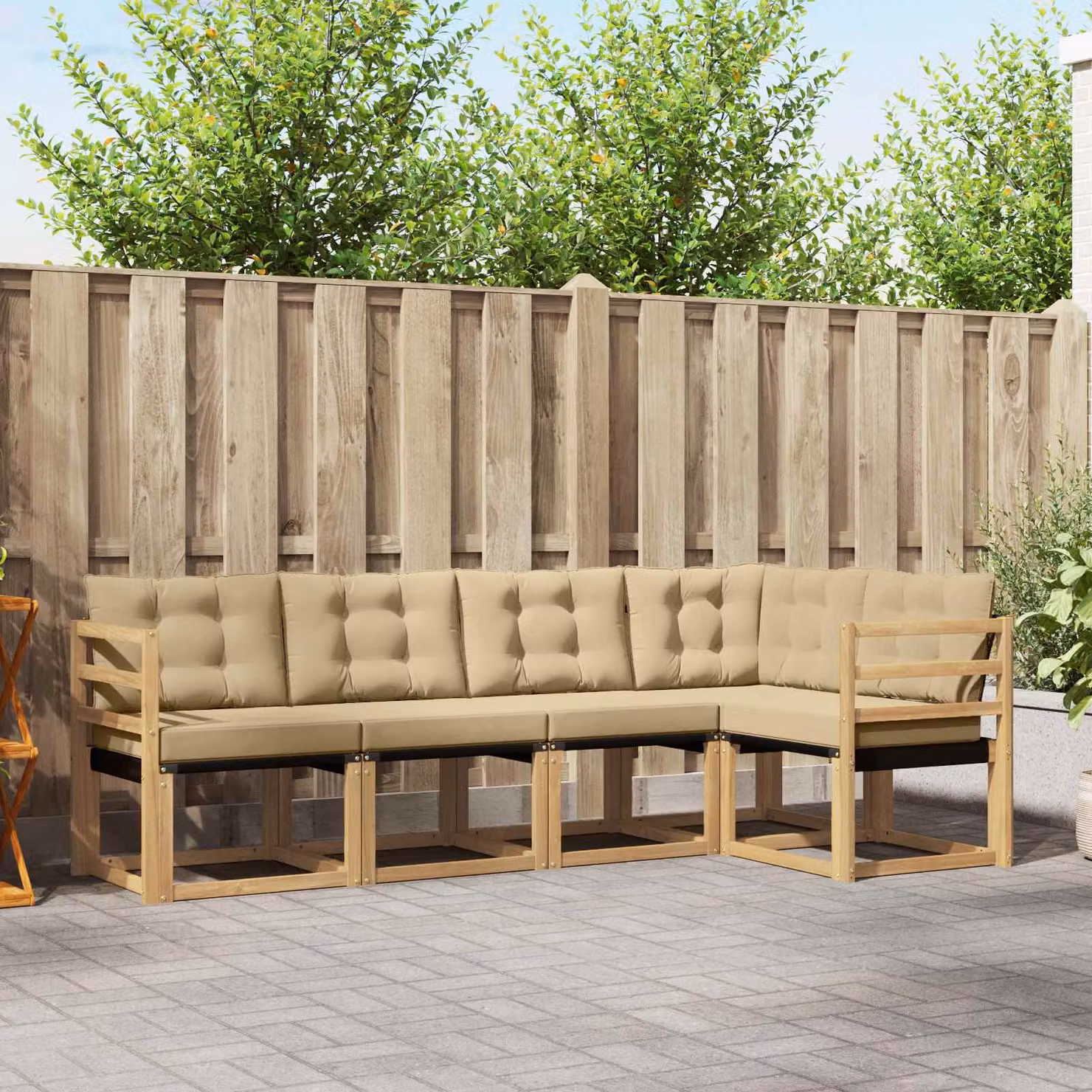 vidaXL Set di divani da esterno a L in legno di acacia con cuscini bianchi e beige