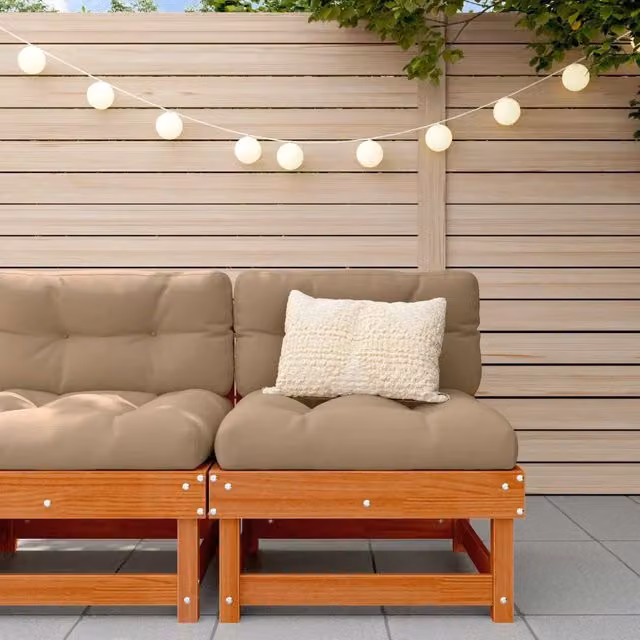 Divano da esterno a L in legno di pino massiccio con cuscini beige e marrone DESIGN IN
