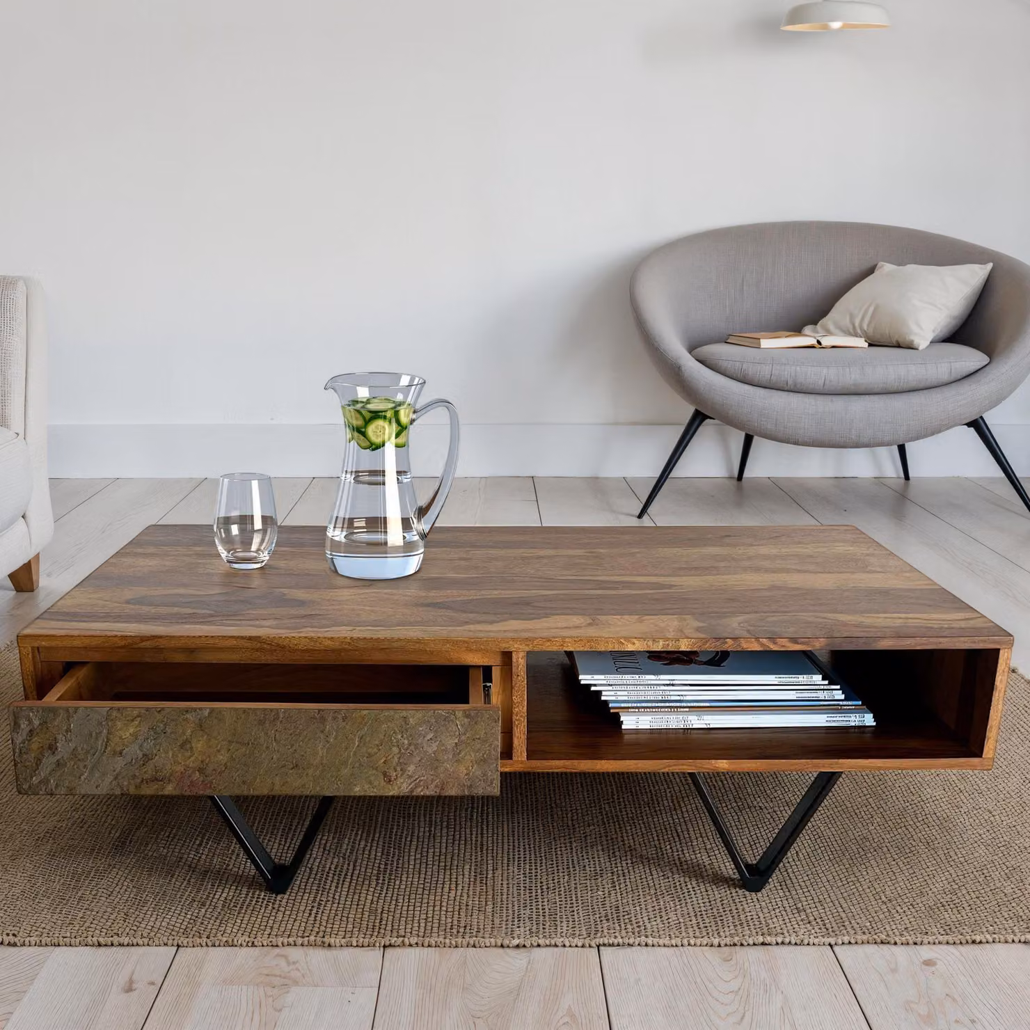 FineBuy Tavolino rettangolare in legno massello di sheesham 115 cm, tavolino da salotto con 2 cassetti e ripiano, frontale effetto pietra, struttura in metallo nero