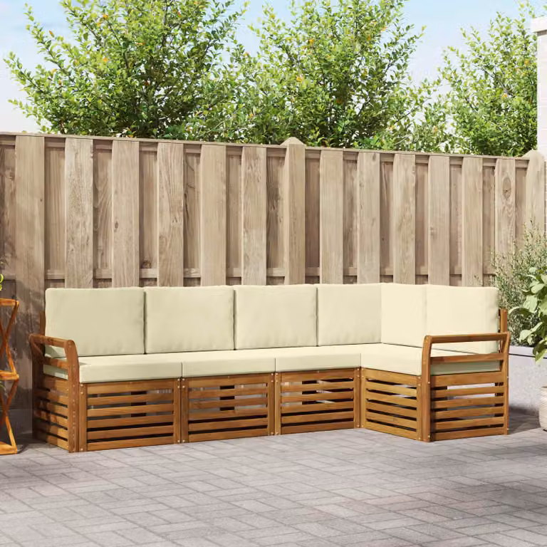 Set di divani da esterno vidaXL a forma di L composto da 5 pezzi in legno di acacia con cuscini beige e bianchi in poliestere resistente ai raggi UV