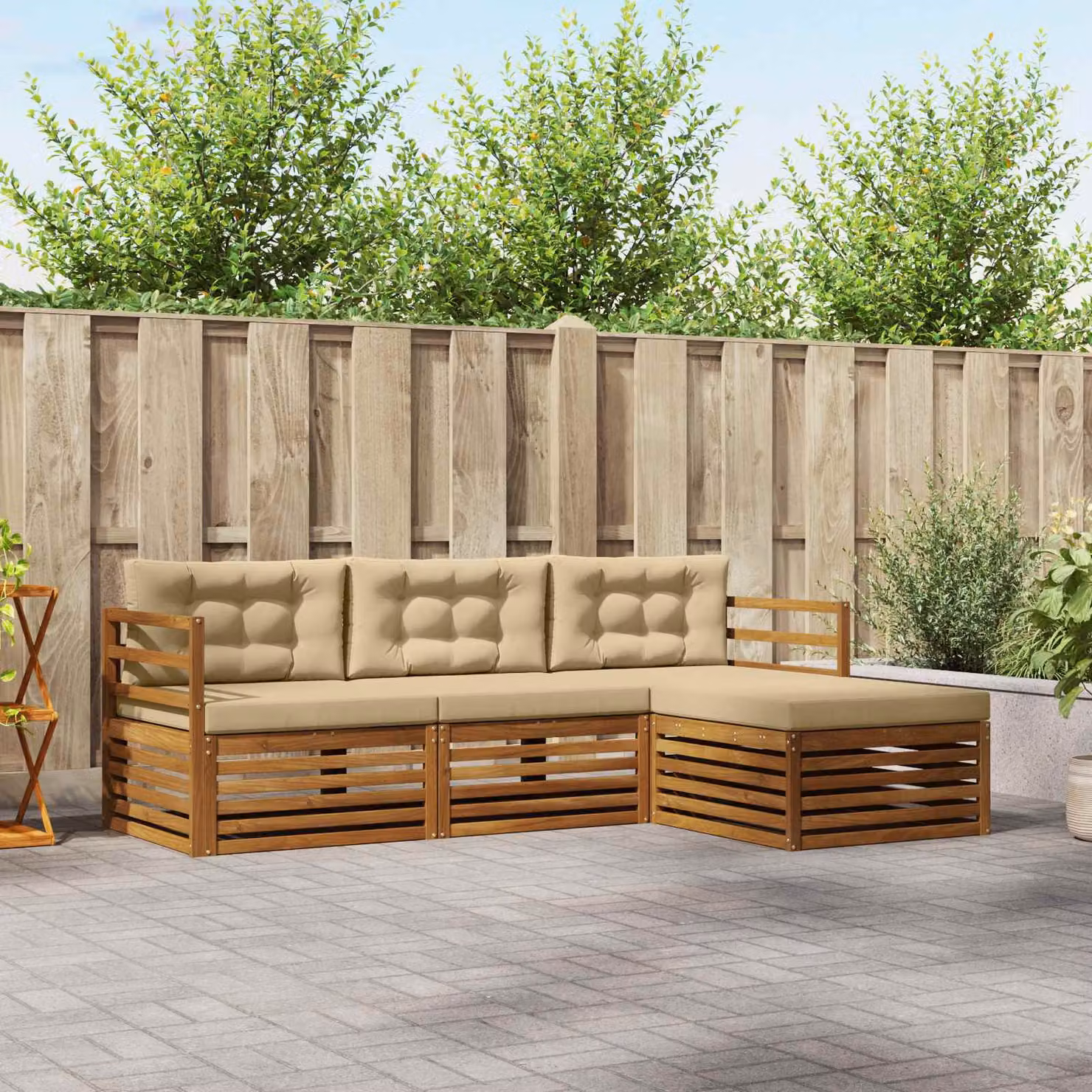 Set di divani da esterno vidaXL a forma di L in legno di acacia con cuscini beige e pouf incluso