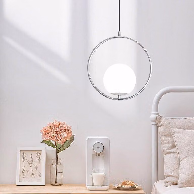 Lampada a sospensione nordica da soffitto, in alluminio cromato, diffusore a globo in vetro E27, ideale per soggiorni eda pranzo