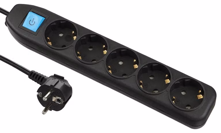 Electraline 62267: Tassello multiplo a 5 prese con interruttore, cavo da 1,5 metri
