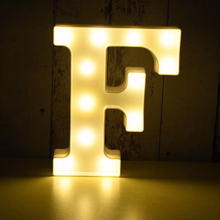 Lettera 3D illuminata a LED, lettera F da 22 cm