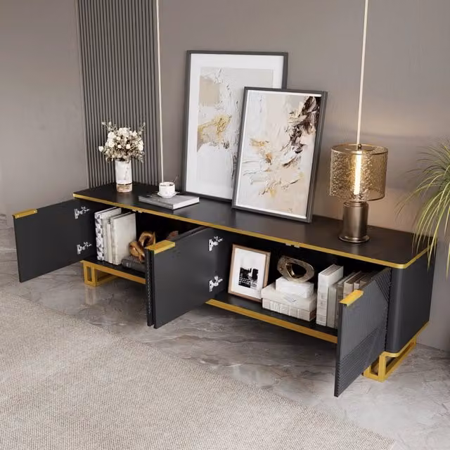 Mobile porta TV basso OKWISH moderno in MDF nero e metallo oro con motivo geometrico, ante e vano passacavi, L: 160 cm, P: 37,5 cm, H: 48 cm