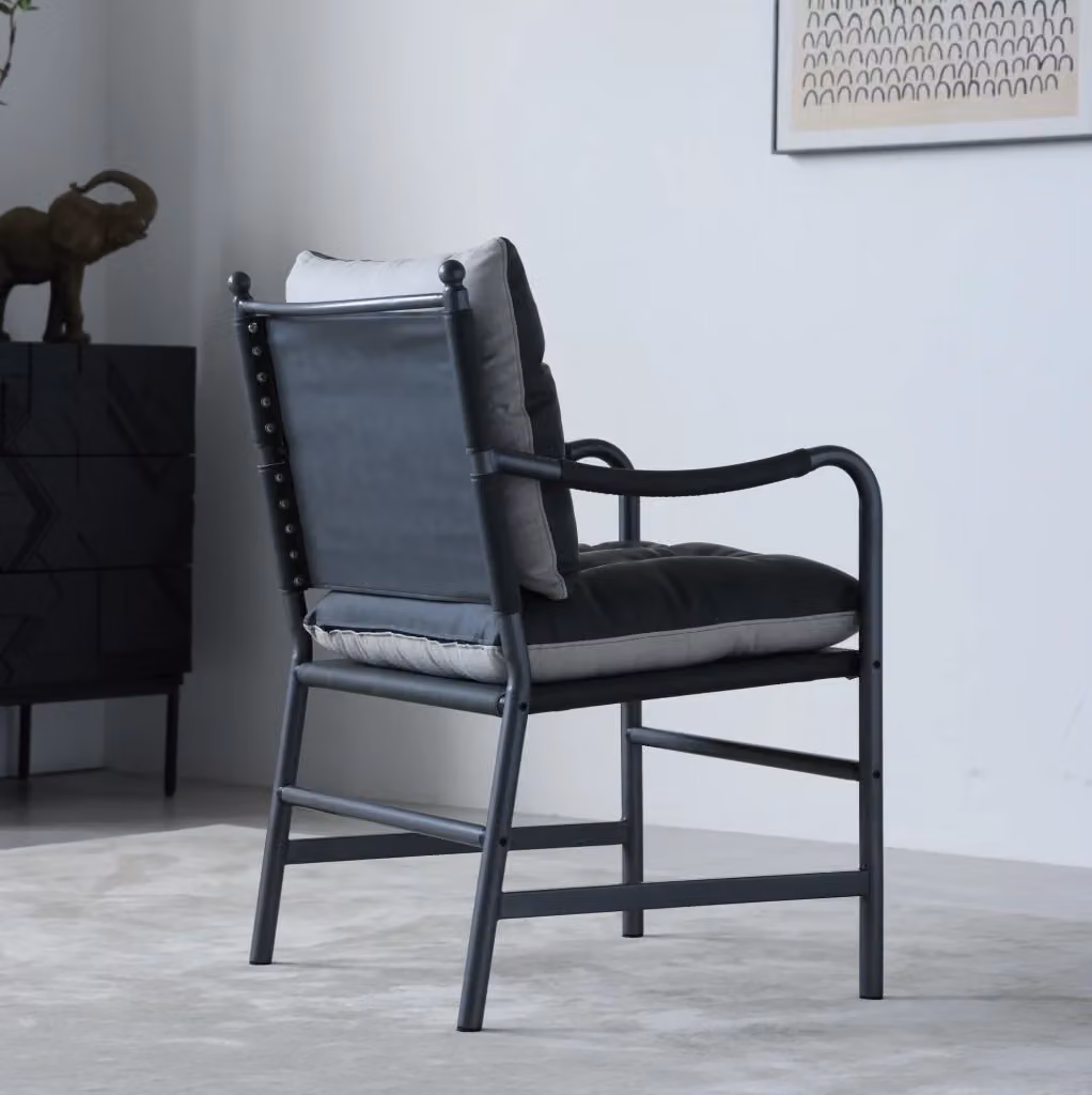 Poltrona accent MODFU in pelle sintetica nera con struttura in metallo in stile Mid Century Modern – 2