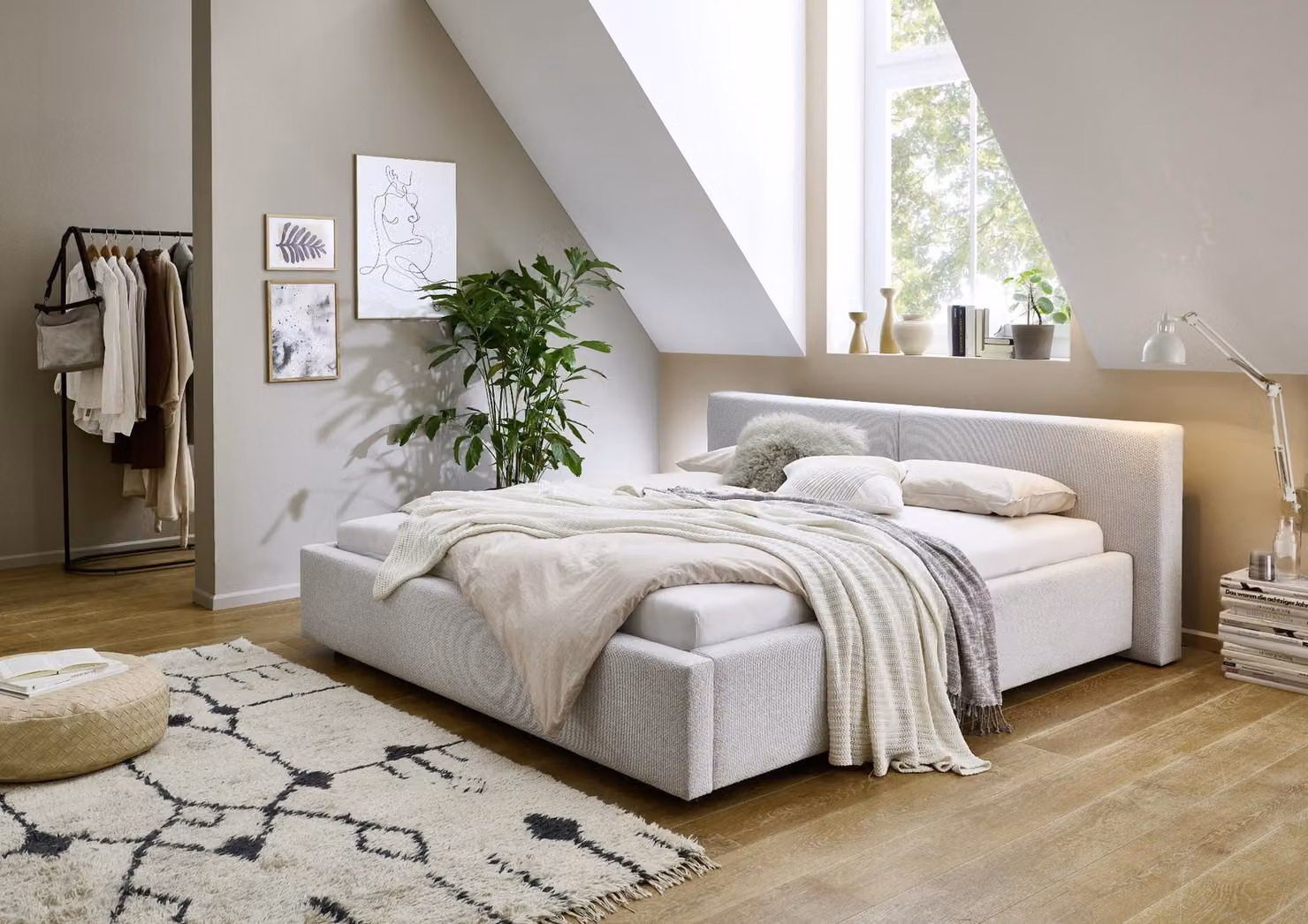 Letto imbottito Cube di Meise Möbel con base letto