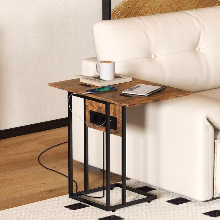 okwish tavolino pieghevole tavolino da caffè tavolini da computer con stazione di ricarica integrata e due prese di corrente, tavolo da divano a C tavolo da bistrot con piedini regolabili, marrone