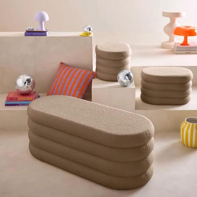 Panca contenitore Sweeek con 2 pouf contenitori in tessuto bouclé, colore beige, L: 111 cm, P: 45 cm, H: 42,5 cm