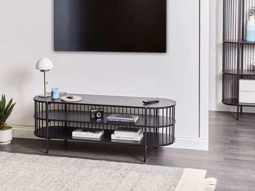 Tavolo porta TV moderno BELIANI in MDF e metallo nero con ripiani per soggiorno L: 140 cm, P: 44 cm, H: 50 cm – 2