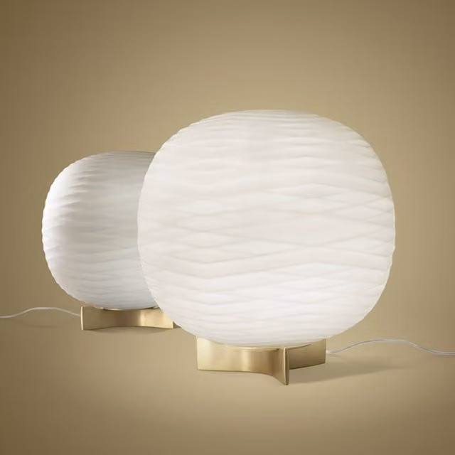 Foscarini Gem Lampada da tavolo con vetro trasparente e finiture oro/ottone, dimmabile