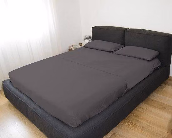 Set di lenzuola per letto Ibbenzoa® – Microfibra, 200 fili, 100% poliestere, finitura satinata, grigio antracite, composto da 2 pezzi (1 copripiumino per letti fino a 200 cm, 1 federa)