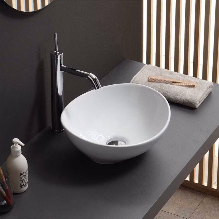Lavabo in appoggio ovale in Vetroceramica per rubinetto a muro