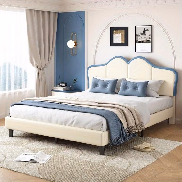 Letto matrimoniale 140x200 cm con testiera imbottita e rivestito in ecopelle