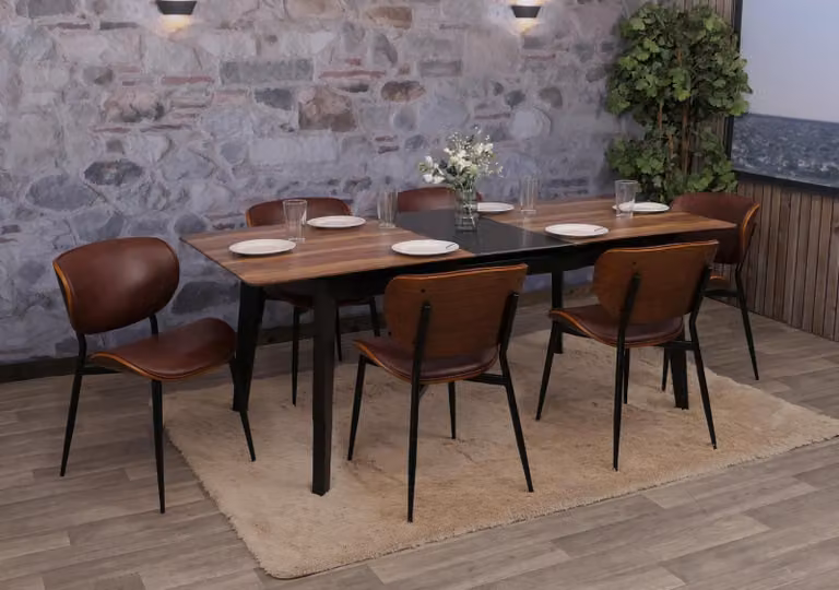 Set di 6 sedie da pranzo, modello HWC-O45, realizzate in legno multistrato con rivestimento in ecopelle da 280 g/m²,  , finitura effetto noce, colore marrone vintage