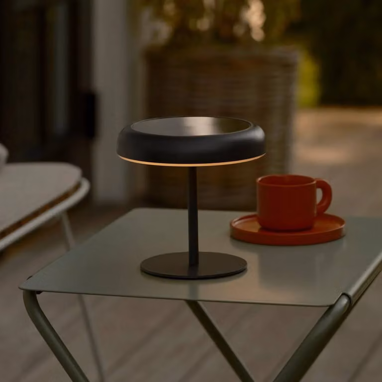 Nordlux Lampada da tavolo LED, solare e ricaricabile Elmer, nera, in metallo, IP44 dimmerabile, Nero, Plastica, Scandinavo