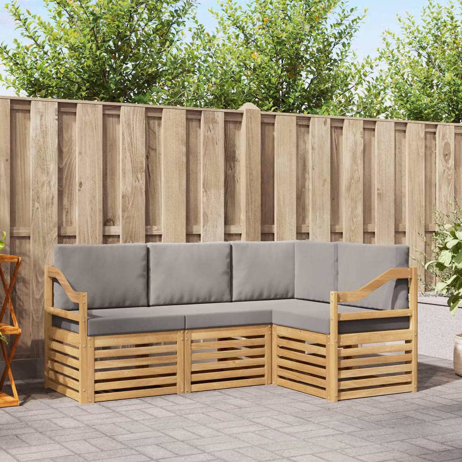 vidaXL Set di divani da esterno 4 pz a forma di L in legno di acacia con cuscini bianchi e grigi