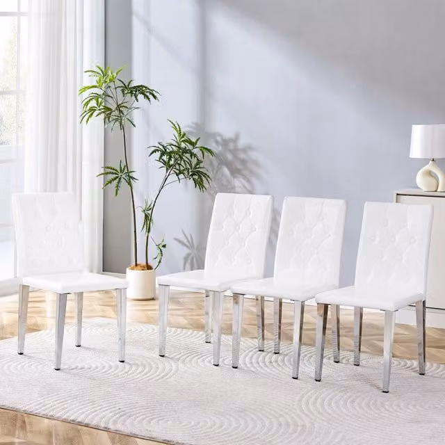 Set di 4 sedie da pranzo OKWISH moderne con schienale capitonné in ecopelle bianca e gambe in metallo argento lucido