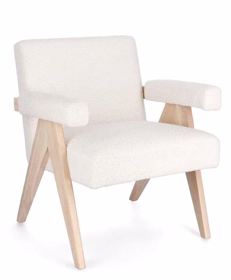 Poltrona FAIZA in tessuto effetto bouclé avorio e gambe in legno rubberwood