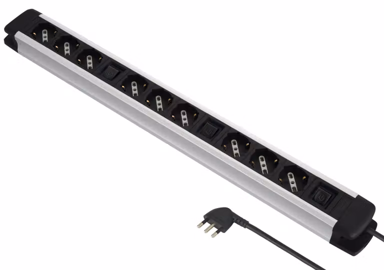 Electraline 61900, presa multipla in alluminio, con 9 prese (Schuko + 10/16A) e