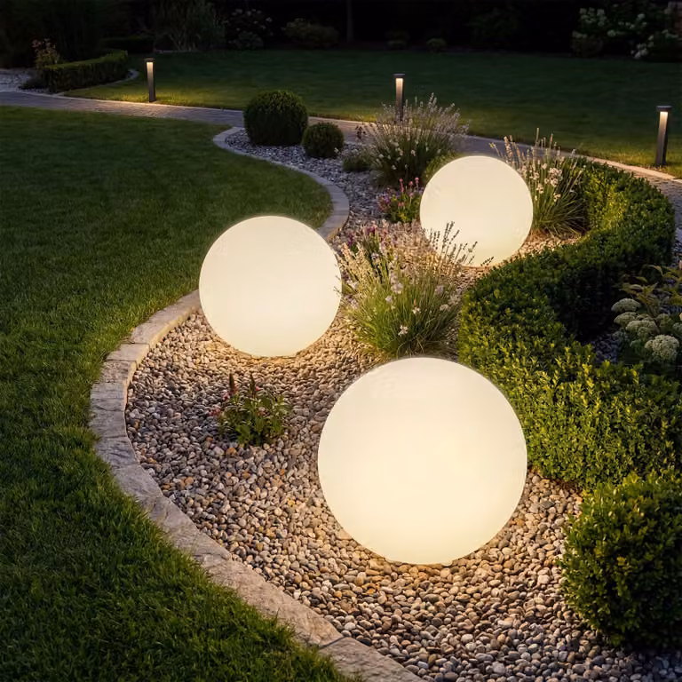 Lampada a sfera LED Tectake bianca e multicolore con telecomando per giardino e terrazzo, Ø 40 cm