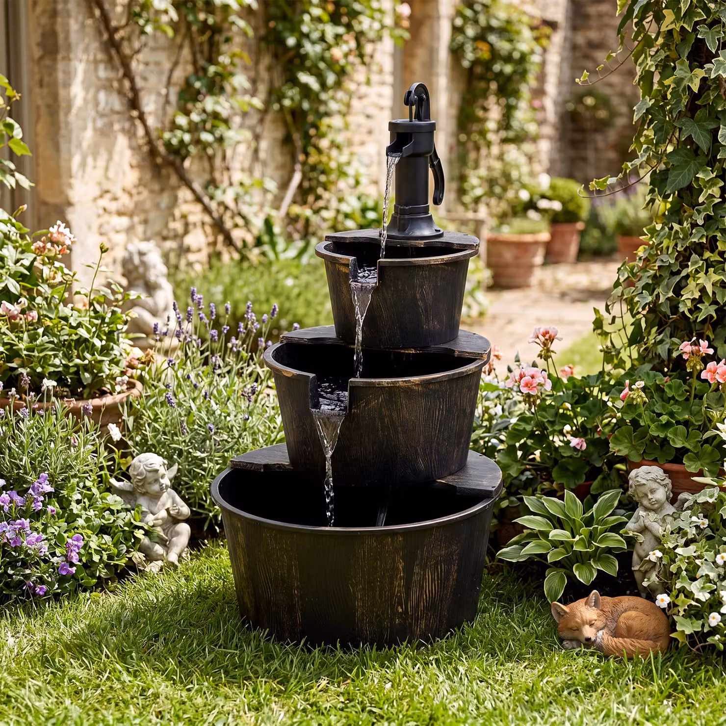 Fontana a cascata da giardino Costway a 3 livelli in plastica marrone stile vintage con flusso d'acqua regolabile per esterno