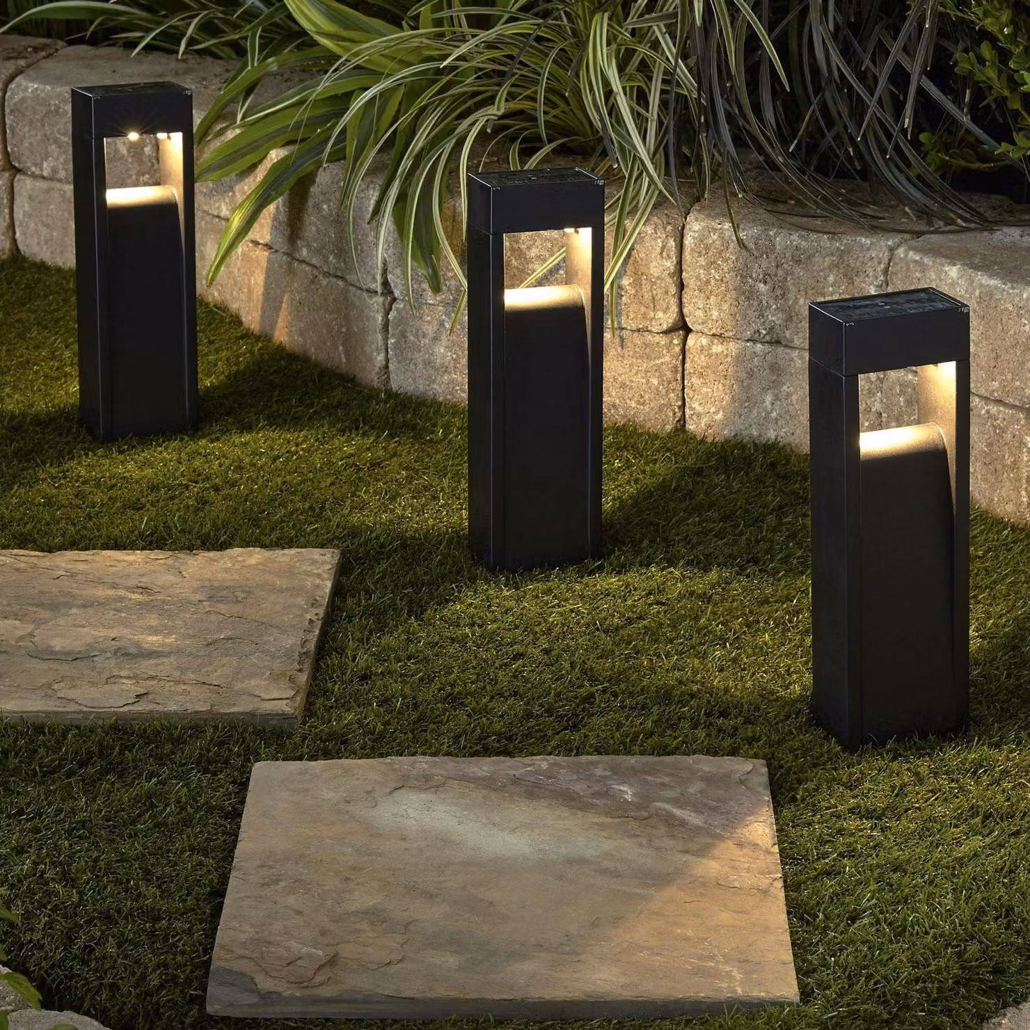 Lampada solare da esterno – 2 LED a luce calda – 33 x 8 x 5 cm, confezione singola [13012]