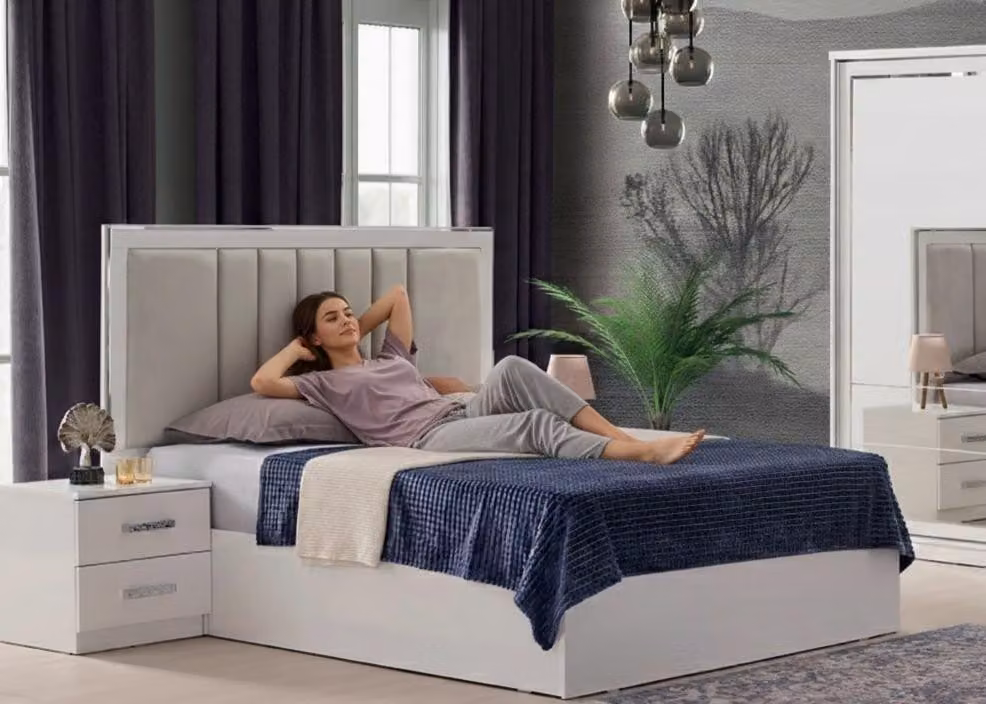 Elegante set da camera da letto composto da: letto e due comodini
