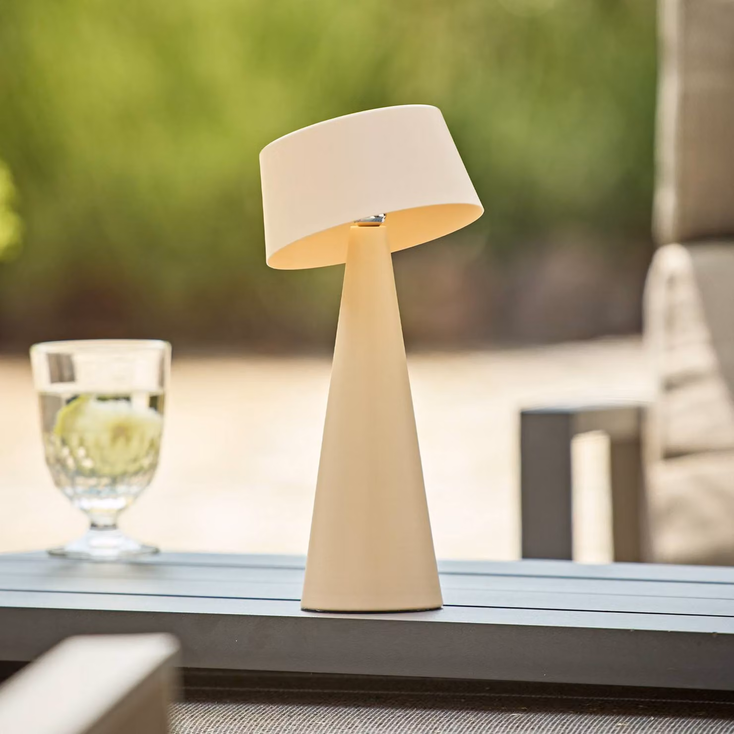 Sigor Lampada da tavolo a LED ricaricabile Solino, beige, solare/USB, 26 cm, IP44 dimmerabile, Crema / Ambra, Soggiorno / Sala da pranzo, Alluminio, Moderno, Lampade solari