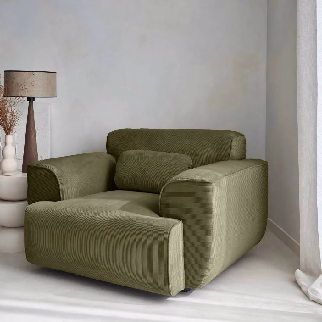 Poltrona singola Sweeek in velluto verde con struttura in legno massello e braccioli, L: 73,0 cm, P: 76,7 cm, H: 116,0 cm – 2