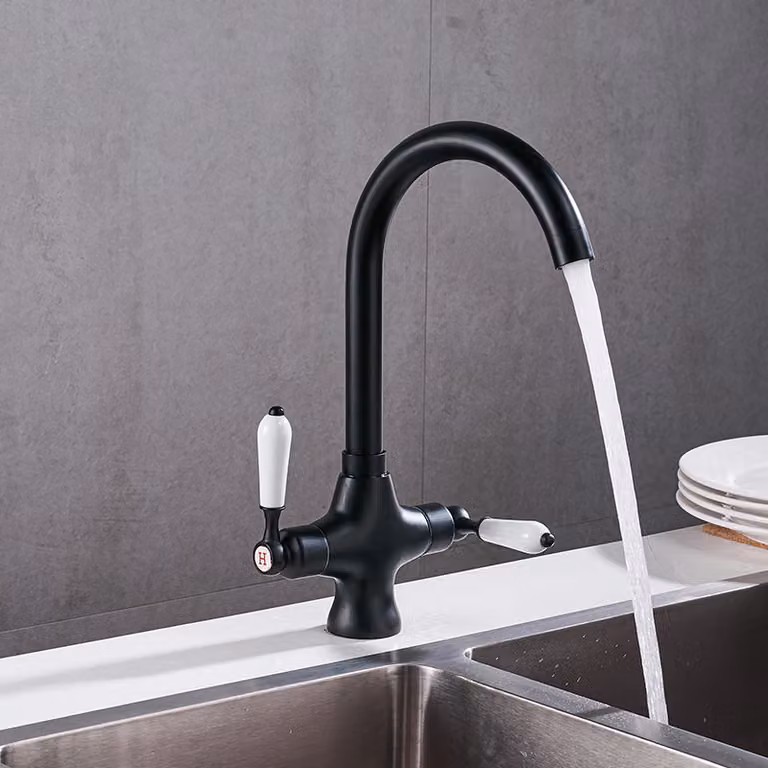 Rubinetto da cucina retrò in ottone nero METIS LAUFERI