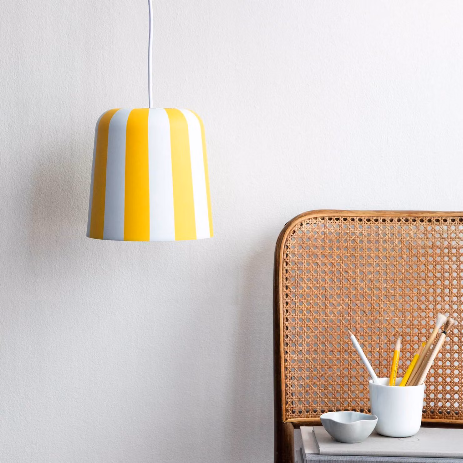 Dyberg Larsen Lampada a sospensione Gry, dimmerabile, Giallo / Arancione, Soggiorno / Sala da pranzo, Metallo, Scandinavo, Lampada a sospensione
