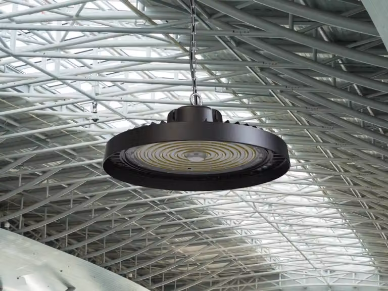 Lampada a LED ad alta luminosità NEDES UFO 150W / IP65 / 5000K - Modello LU422N