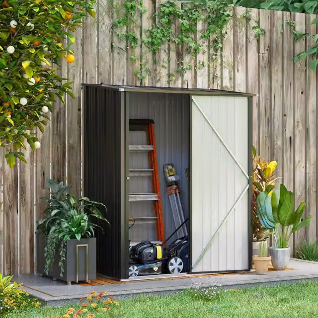 Casetta da giardino WISHDOR in acciaio zincato con porta lucchettabile e tetto inclinato, nero, L: 161,5 cm, P: 94,5 cm, H: 183/196 cm