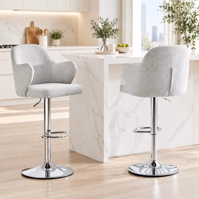Set di 2 sgabelli da bar MIVRAY in tessuto grigio chiaro, girevoli a 360°, regolabili in altezza con braccioli e poggiapiedi