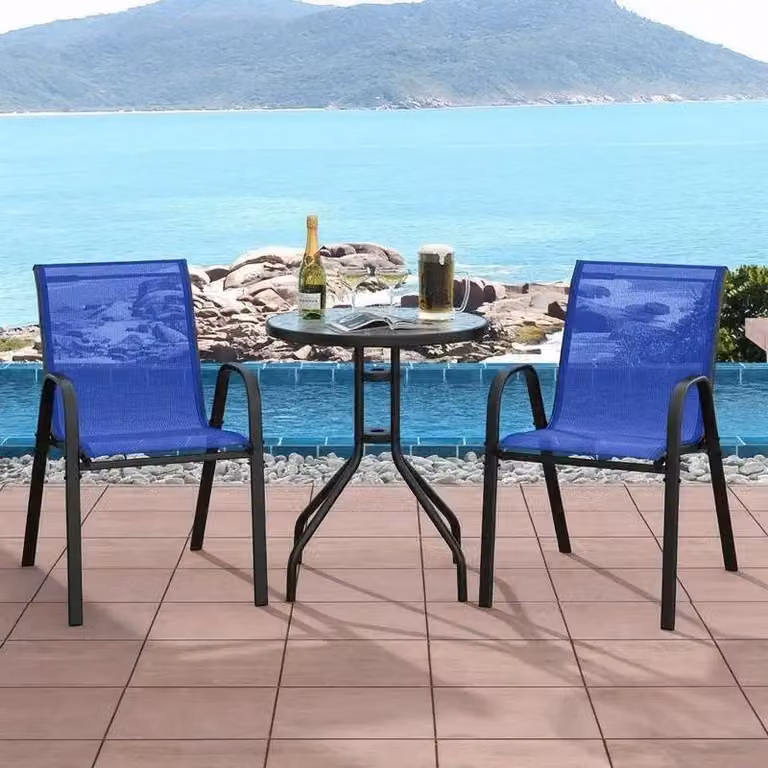 Set da giardino composto da tre elementi: un tavolo rotondo e due sedie