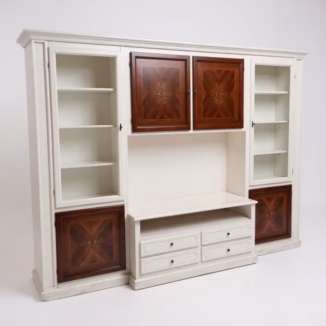 Parete attrezzata shabby in legno di pino bianca e noce con intarsi geometrici Mobili 2G L: 322 cm, P: 56 cm, H: 237 cm