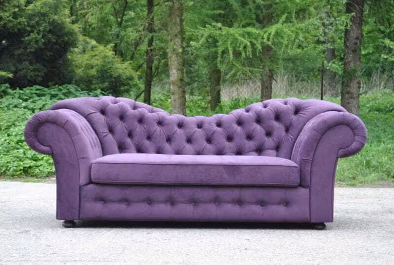 Chesterfield Couch Polster Textil Couchen Dreisitzer Wohnzimmer Sofa Lila Samt