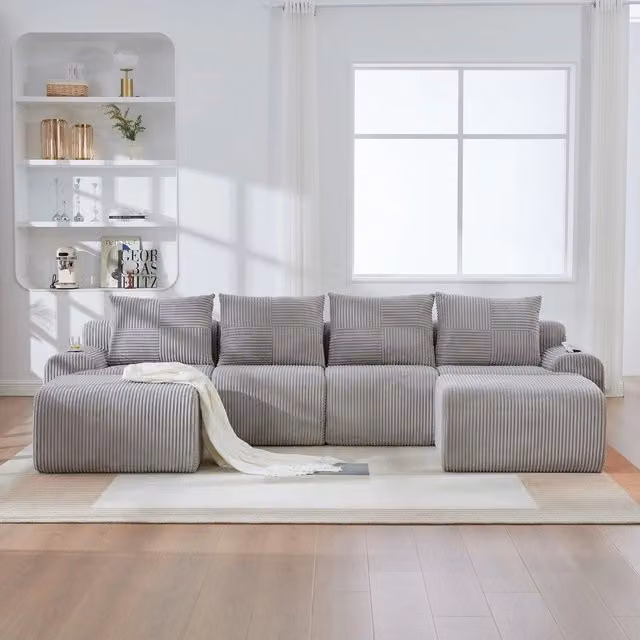 Divano 4 posti con poggiapiedi ¨C Minimal ¨C grigio chiaro, tessuto, con tasche portaoggetti e portabibite